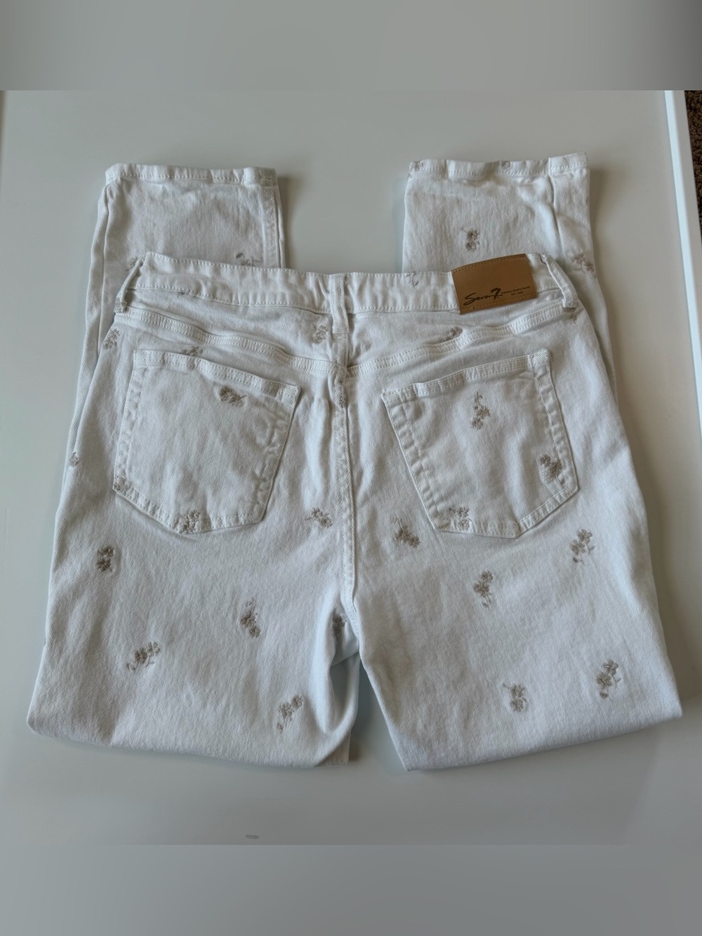 Seven7 White Straight-Leg Jeans with Subtle Beige Floral Embroidery Size 10 - Picture 8 of 11